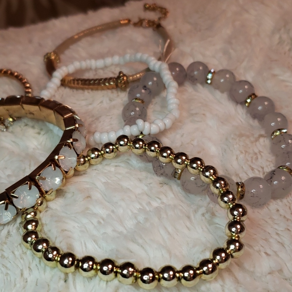Set of 6 Gold fashion bracelets! - Picture 5 of 6